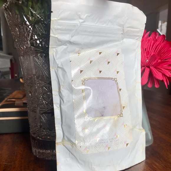 🍀 Extremely Rare Limited-Edition Ariana Grande NIB 150ml Coffee Scrub 🍀 - Picture 2 of 2